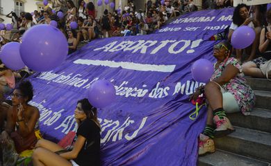 Metade das mulheres que realizaram aborto no Brasil passou pelo  procedimento com menos de 19 anos | Brasil | O Globo