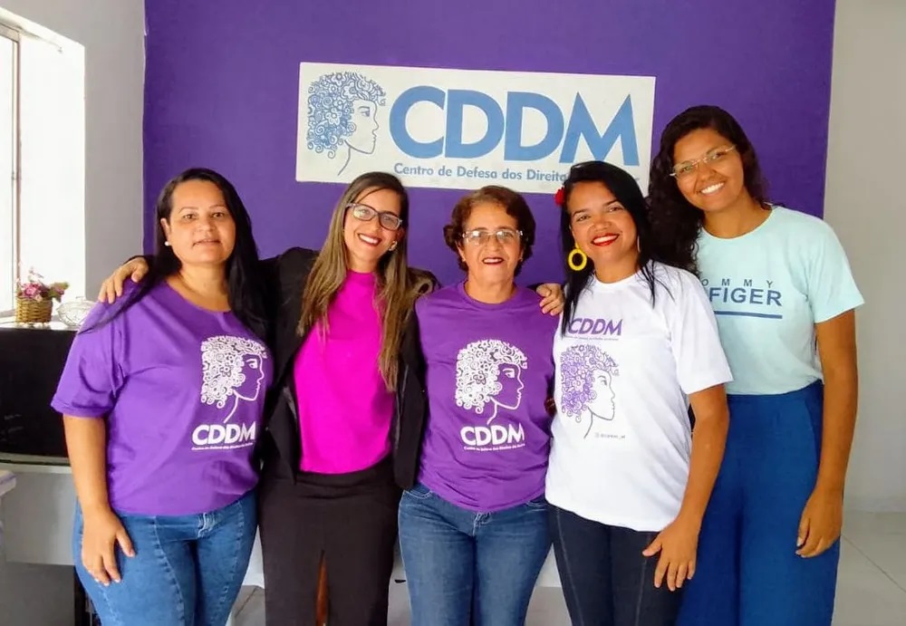 Equipe do CDDM conta com coordenadora, advogadas, psic&oacute;logas e volunt&aacute;rias, em Macei&oacute; &mdash; Foto: Ana Clara Pontes/g1