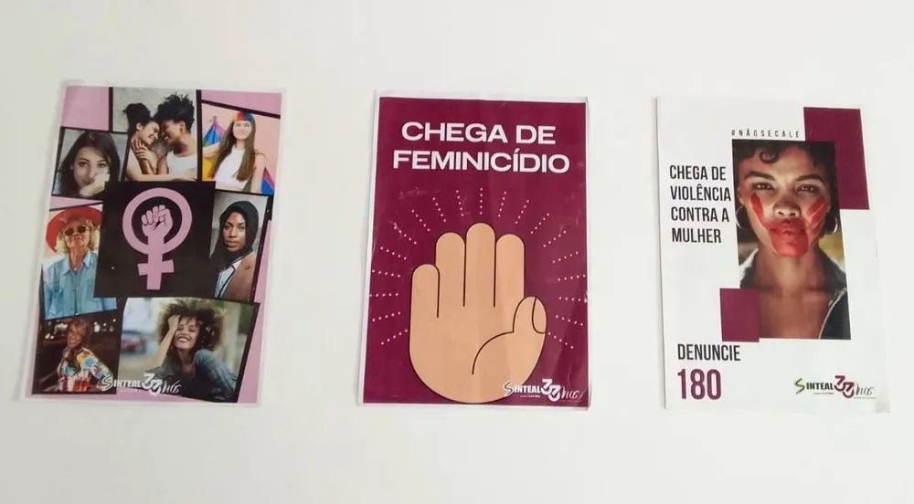 Cartazes de alerta sobre a viol&ecirc;ncia contra a mulher no CDDM, em Macei&oacute; &mdash; Foto: Ana Clara Pontes/g1