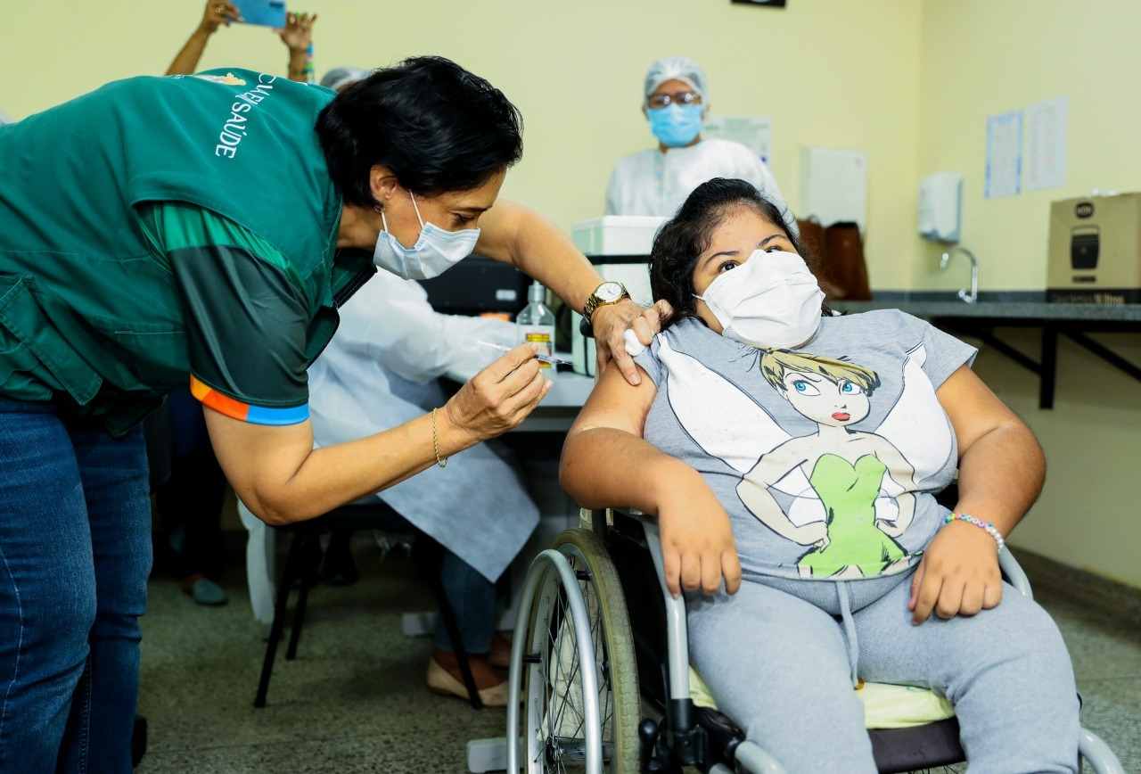 Mais de 70 pontos de vacina&ccedil;&atilde;o contra a Covid-19 est&atilde;o dispon&iacute;veis em  Manaus nesta semana - SEMSA