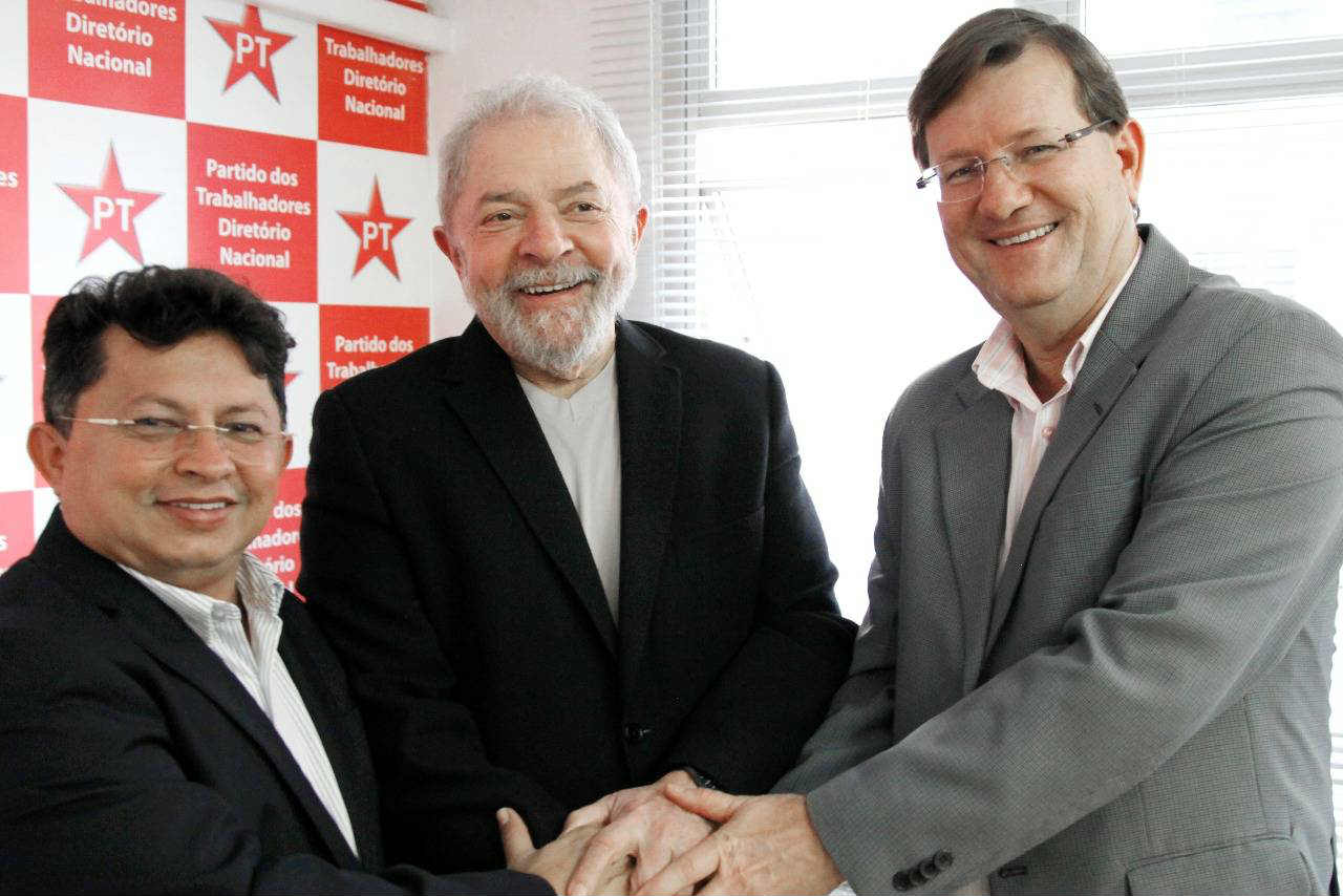 Lula vai almo&ccedil;ar caldeirada de tambaqui no AM&amp;#39;, promete Sin&eacute;sio Campos