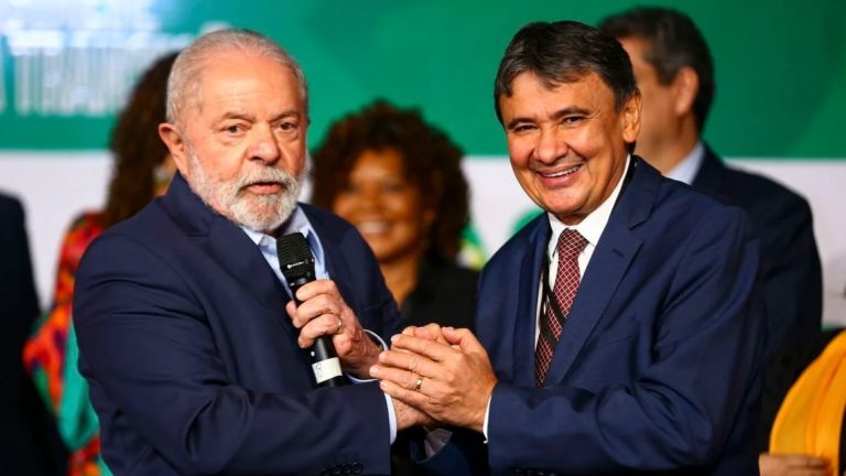 Novo Bolsa Fam&iacute;lia ter&aacute; c&aacute;lculo por pessoa, al&eacute;m de extra - Economia -  Estado de Minas