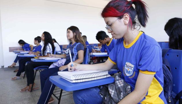 Jovem promessa da natação ense com 7 medalhas conquistadas